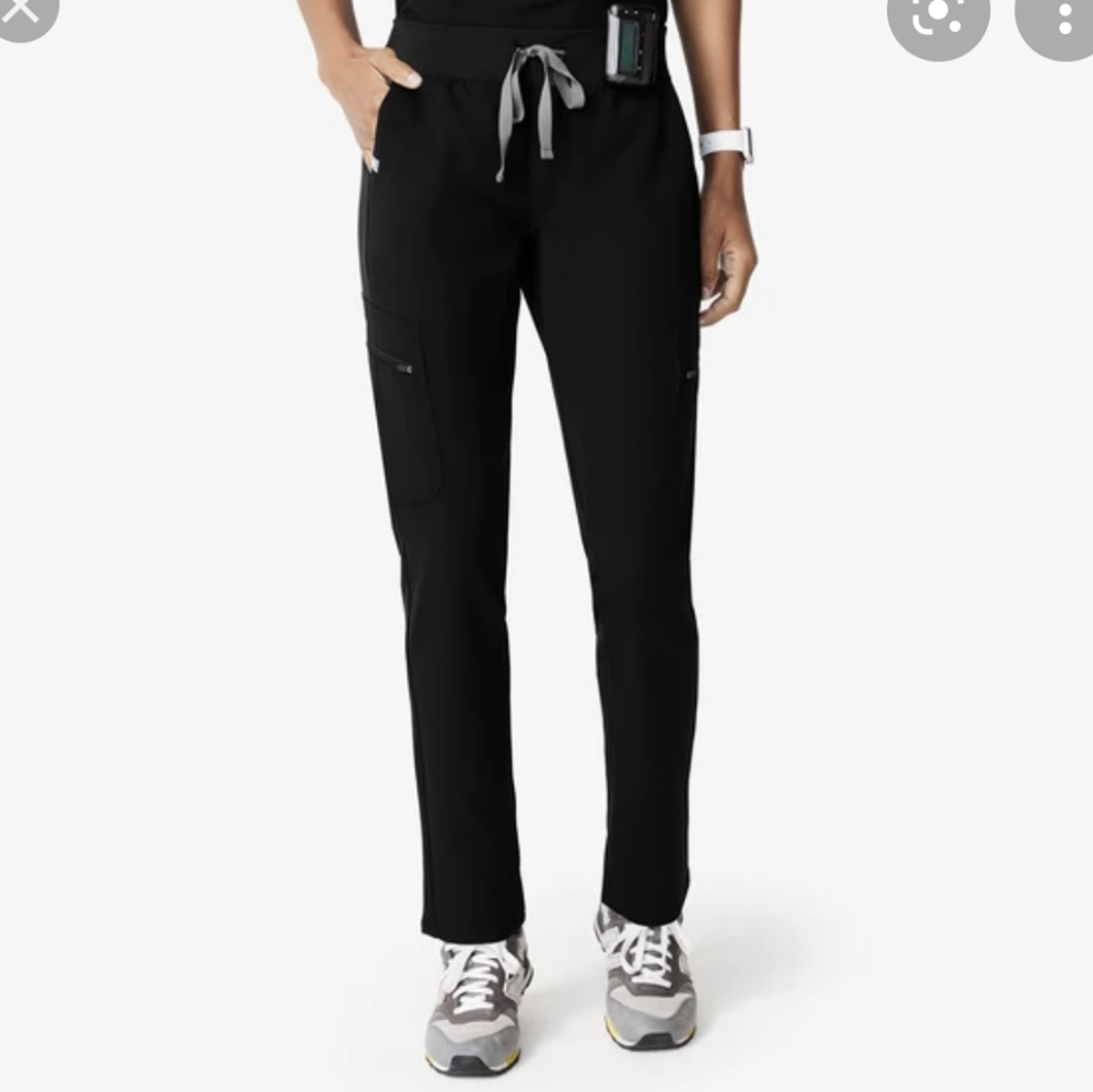 NWOT Figs Kauro Cargo Scrub Pants